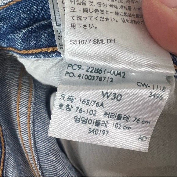 Levi’s Premium Wedgie Ankle Jean in Charleston Stroll Medium Wash Size 30 - Picture 8 of 9